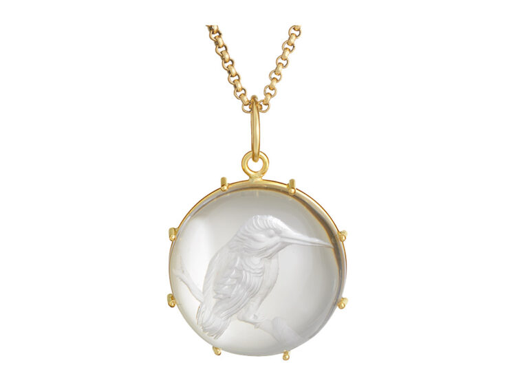 18kt gouden hanger van bergkristal met afbeelding van een ijsvogel