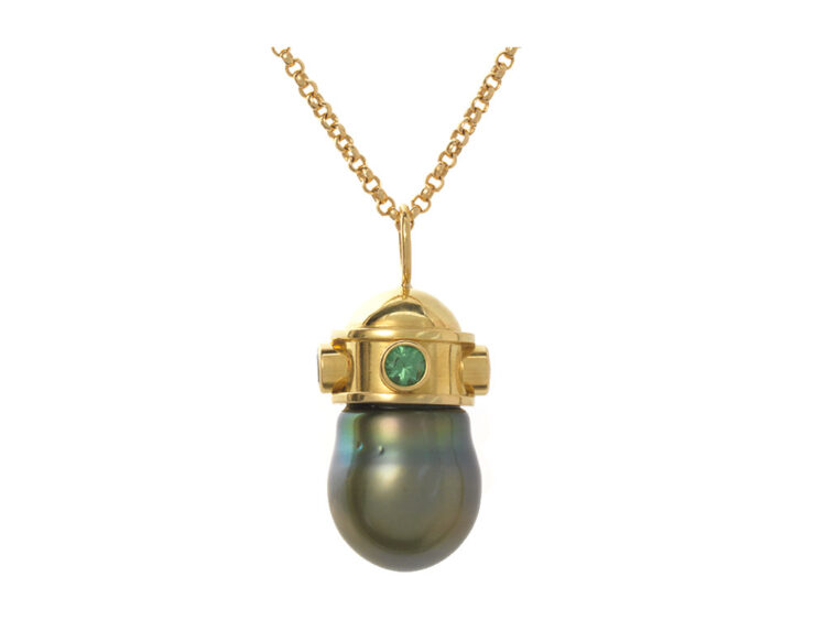 18kt gouden hanger met grijze Tahiti parel en 4 peridots