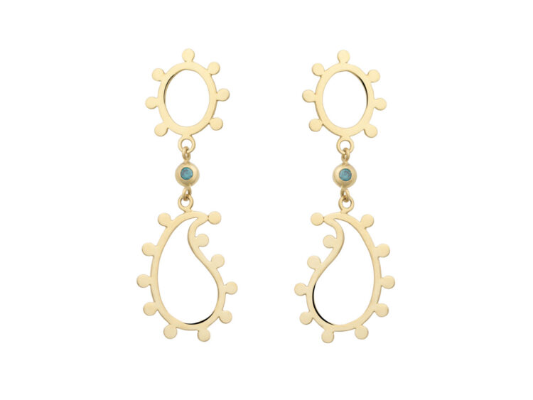 18kt gouden oorhangers in paisley motief met blauwe diamant