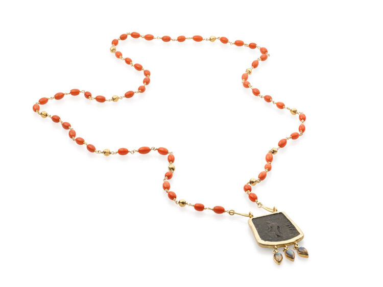 18kt gouden collier met koraal en antieke munt