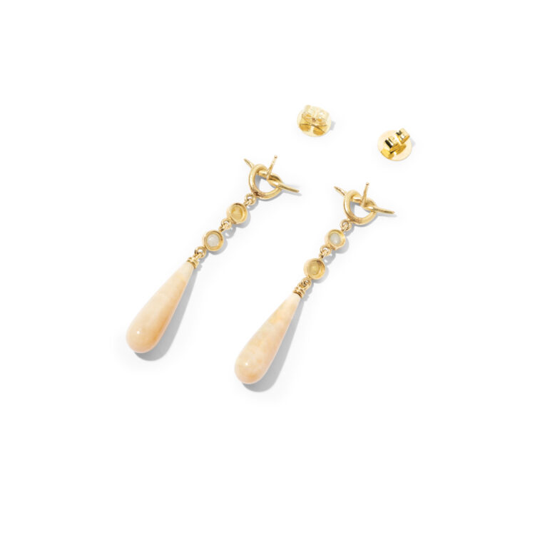 18kt gouden oorhangers met 4  roosgeslepen diamanten en pegels van opaal - Afbeelding 2