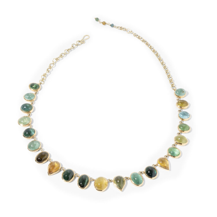18kt gouden collier met 21 groene, gele en blauwe cabochon toermalijnen