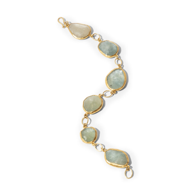 22/24kt  gouden armband met groene ‘random cut’ saffieren - Afbeelding 2
