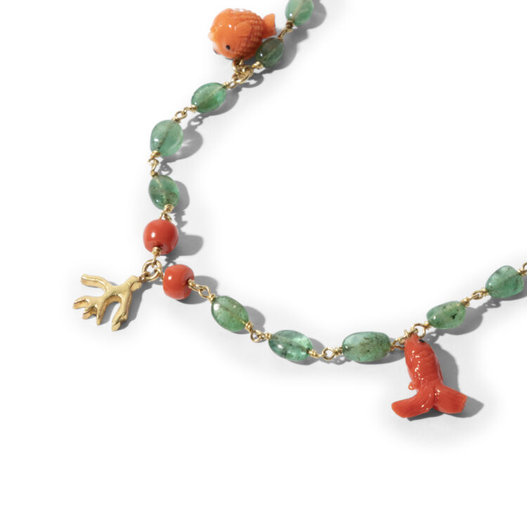 18kt gouden armband met kralen van smaragd en koraal, visjes van koraal - Afbeelding 2